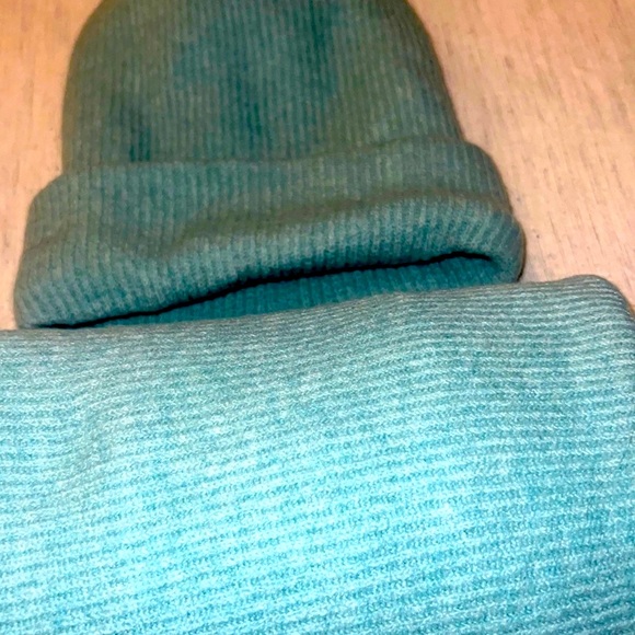 J Crew Two Pieces Ribbed Beanie In Supersoft Yarn and Ribbed Scarf In Supersoft - Picture 6 of 9